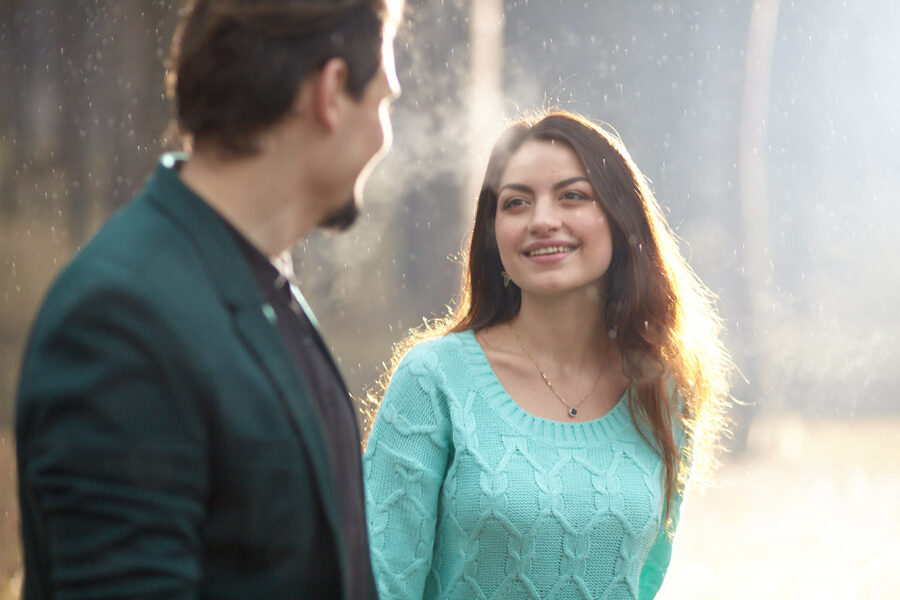 付き合ってないのにふたりで見つめ合う 目をそらさない男女の心理10選 彼キュン 付き合ってないのにふたりで見つめ合う 目をそらさない男女の心理10選 彼キュン